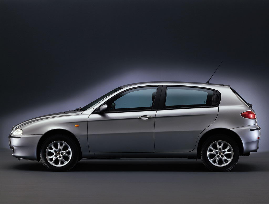 Alfa Romeo 147 2001 003.jpg